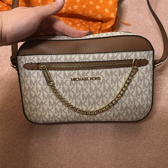 Michael Kors Jet Set Logo Crossbody Bag Vanilla NWOT - Picture 5 of 16